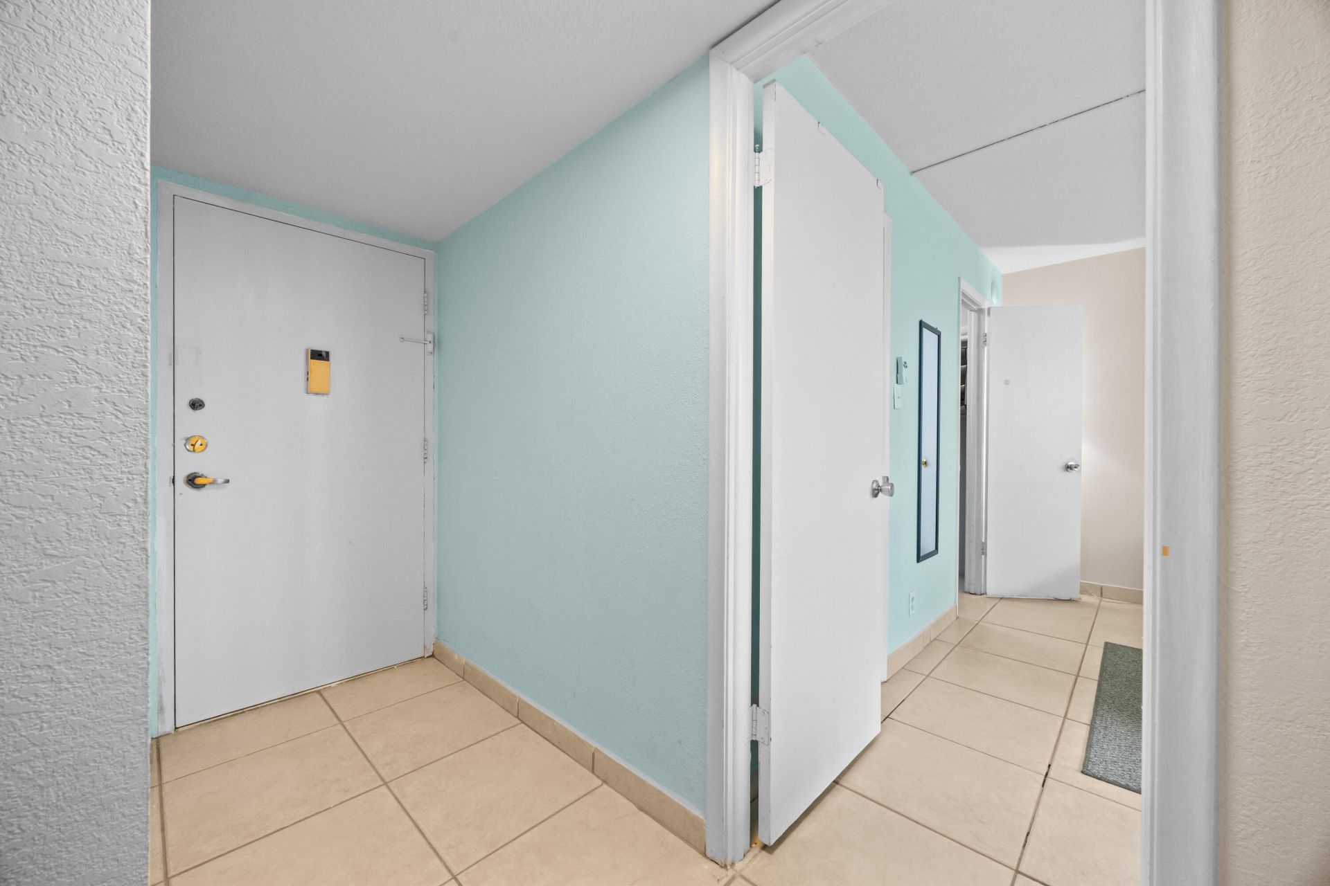 137 Golden Isles Drive, Unit 501, Hallandale Beach, FL 33009 Photo