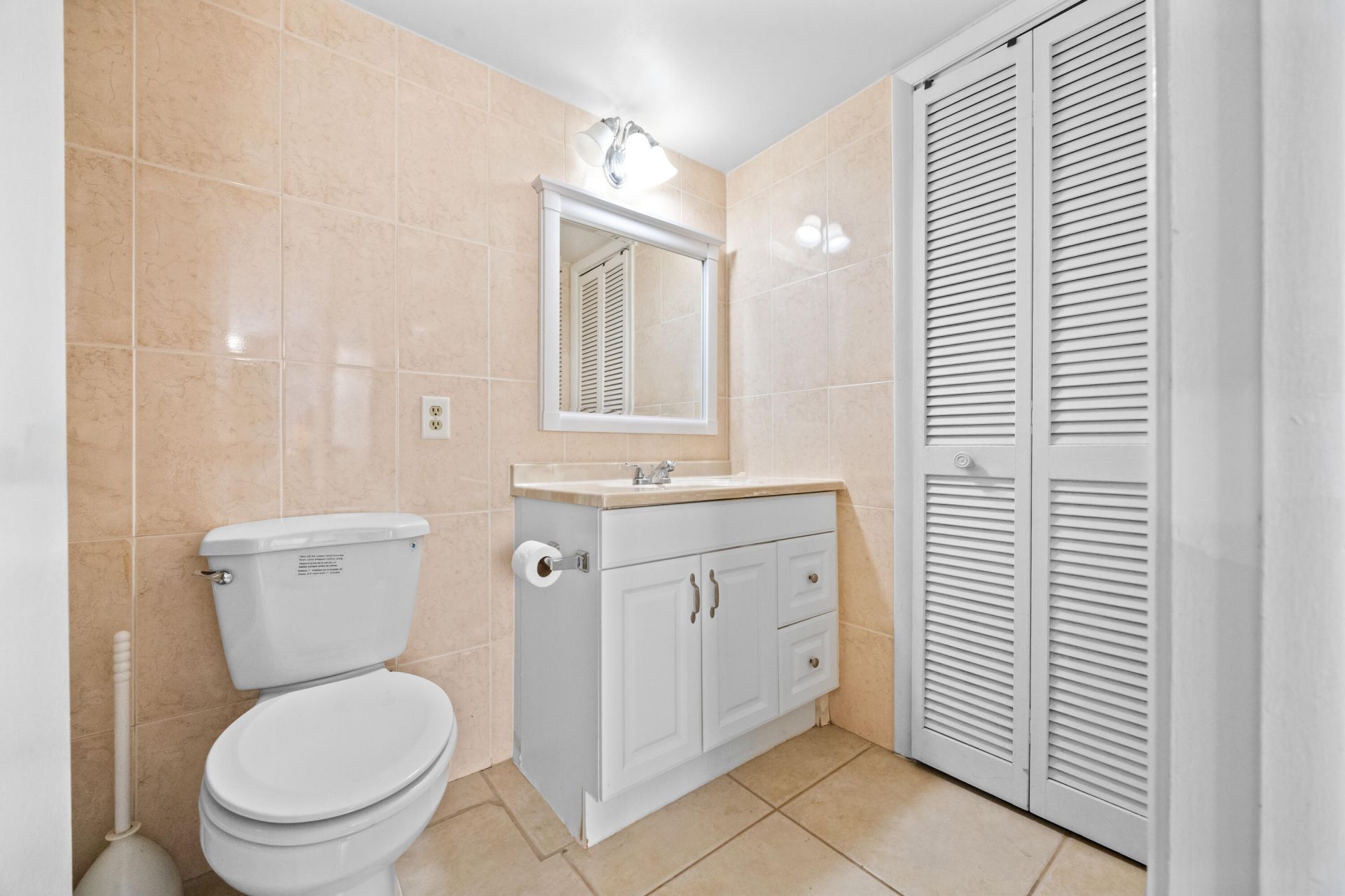 137 Golden Isles Drive, Unit 501, Hallandale Beach, FL 33009 Photo