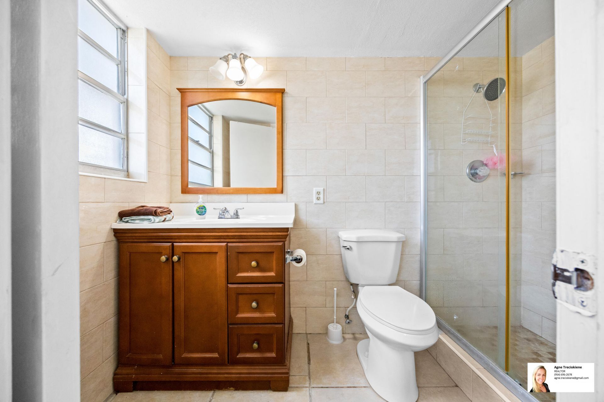 137 Golden Isles Drive, Unit 501, Hallandale Beach, FL 33009 Photo