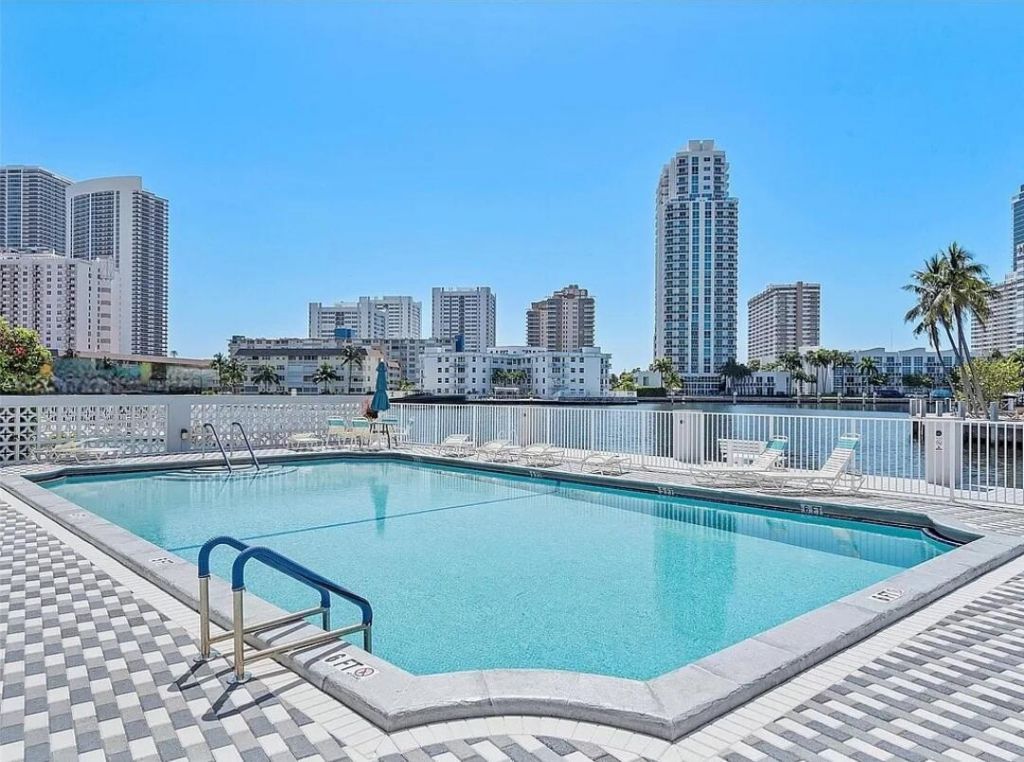 137 Golden Isles Drive, Unit 501, Hallandale Beach, FL 33009 Photo
