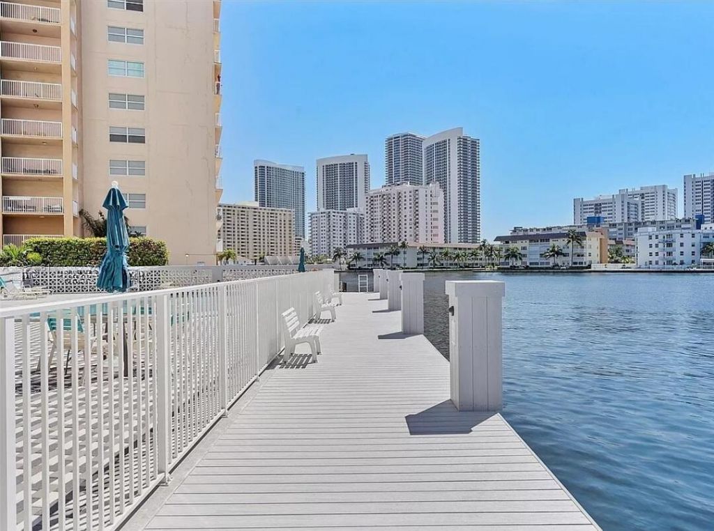 137 Golden Isles Drive, Unit 501, Hallandale Beach, FL 33009 Photo