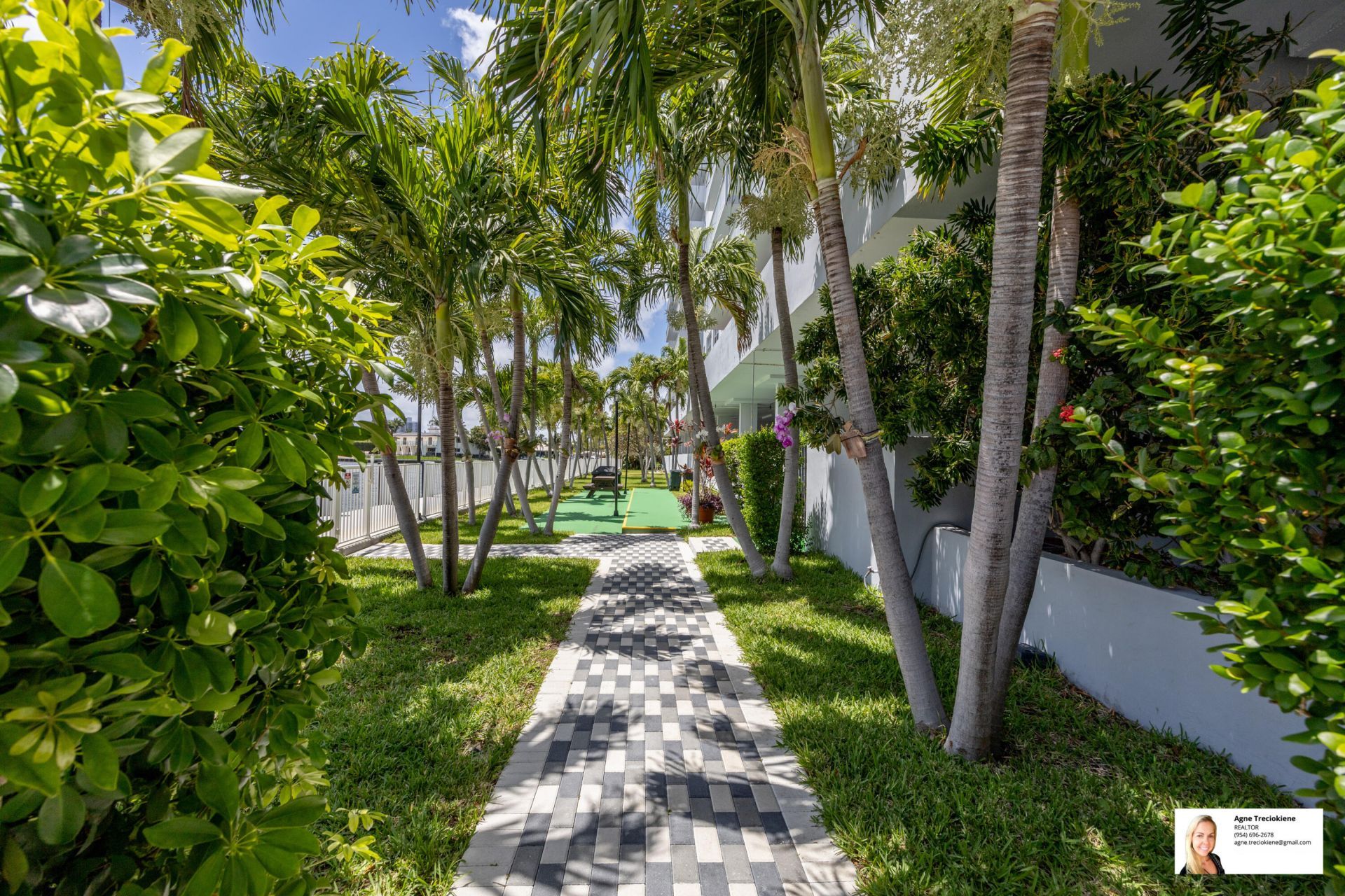 137 Golden Isles Drive, Unit 501, Hallandale Beach, FL 33009 Photo