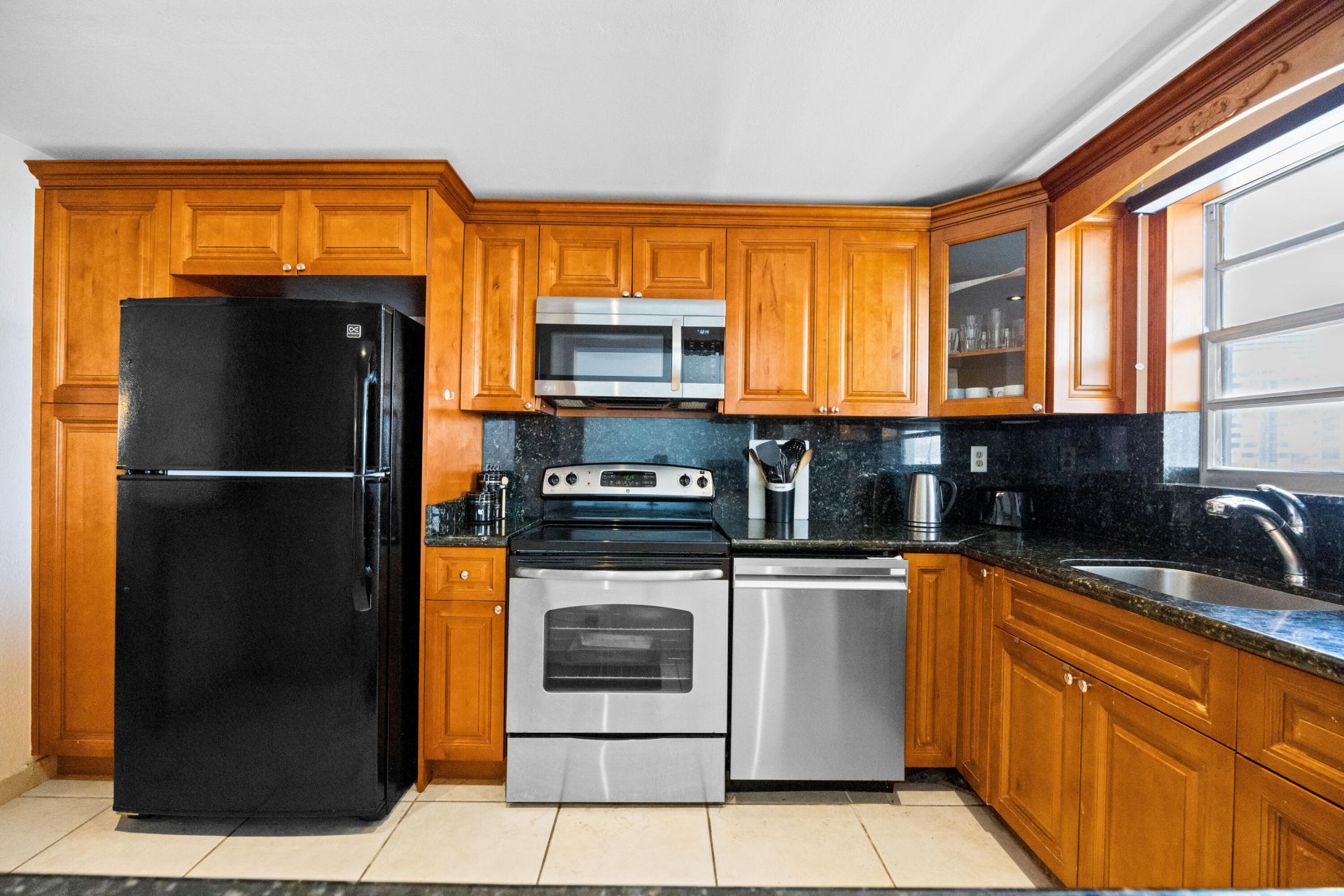 137 Golden Isles Drive, Unit 501, Hallandale Beach, FL 33009 Photo