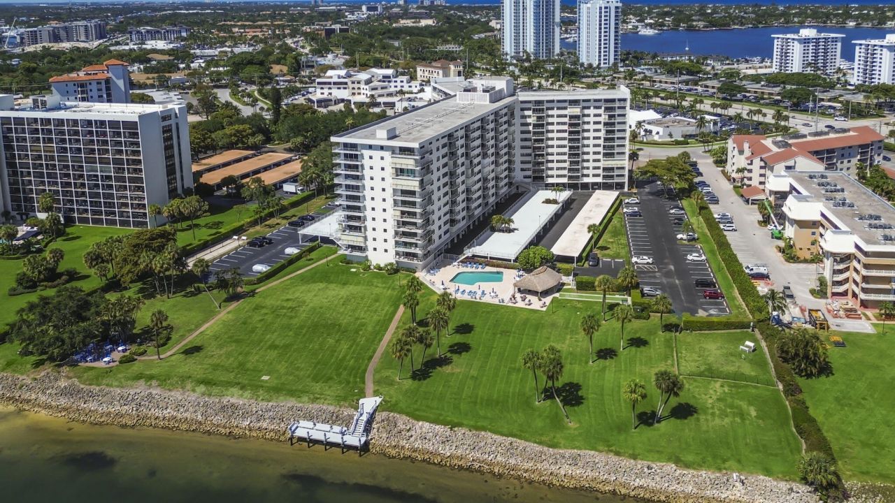 336 Golfview Road, Unit 406, North Palm Beach, FL 33408 Photo