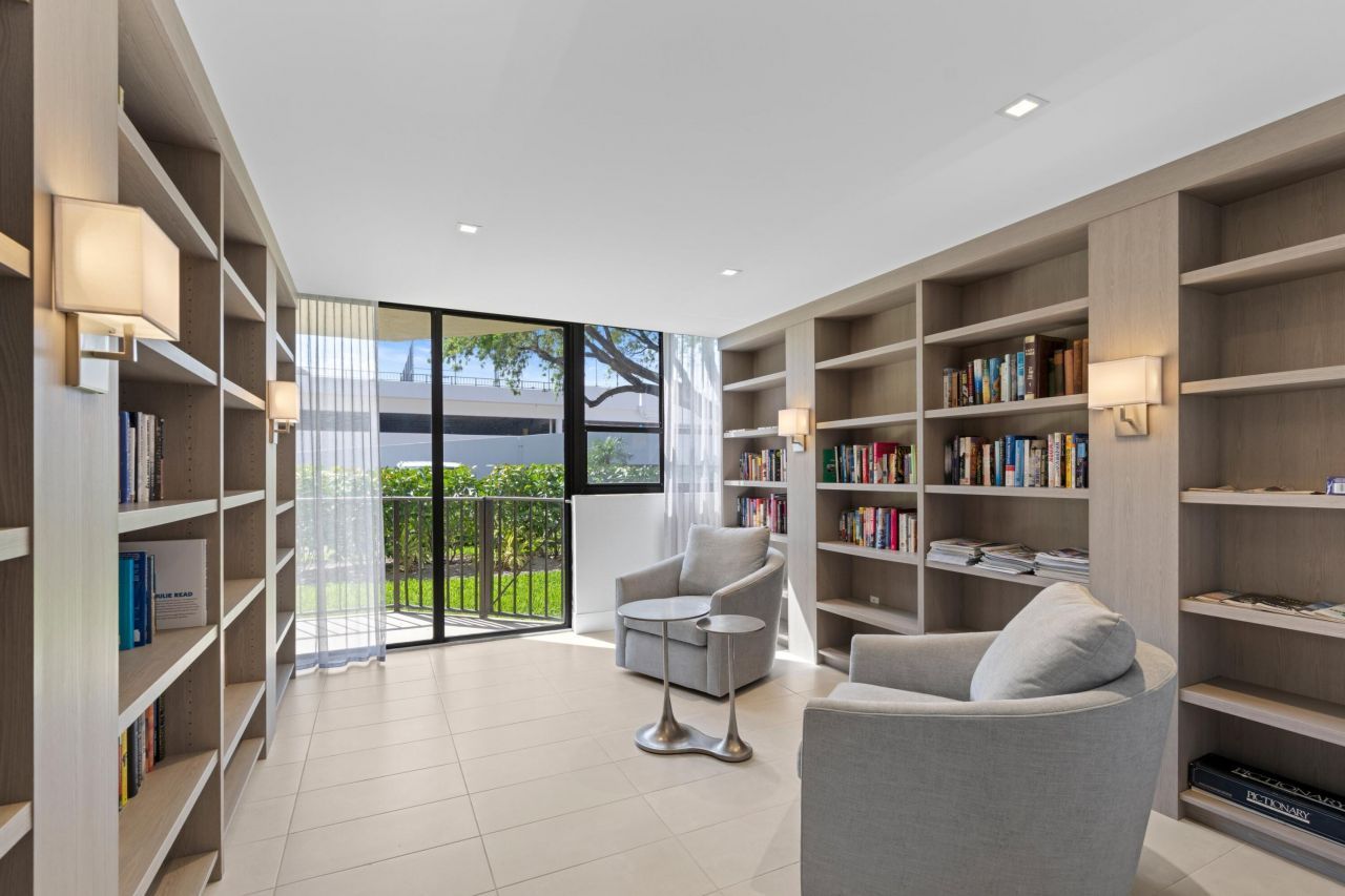 899 Jeffery Street, Unit 112, Boca Raton, FL 33487 Photo