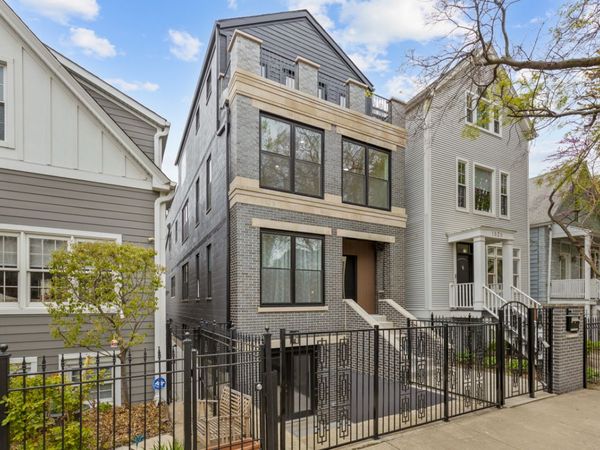 1522 W Wolfram Street, Chicago, IL 60657