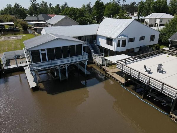 32747 CYPRESS Drive, Springfield, LA 70462