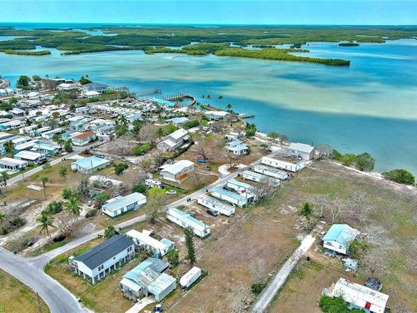 1165 Rewis DR, CHOKOLOSKEE, FL 34138