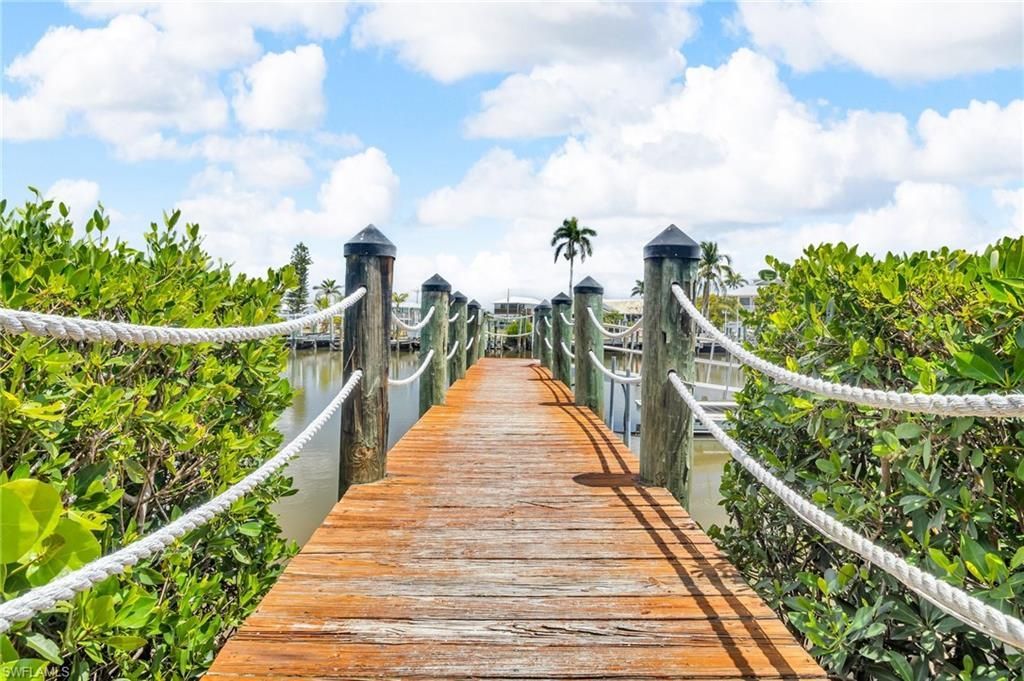 305 Storter Ave N, Unit 5, Everglades City, FL 34139 Photo