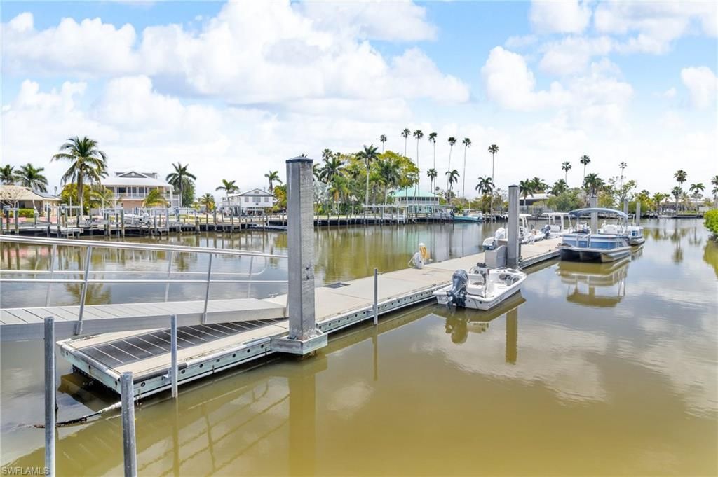 305 Storter Ave N, Unit 5, Everglades City, FL 34139 Photo