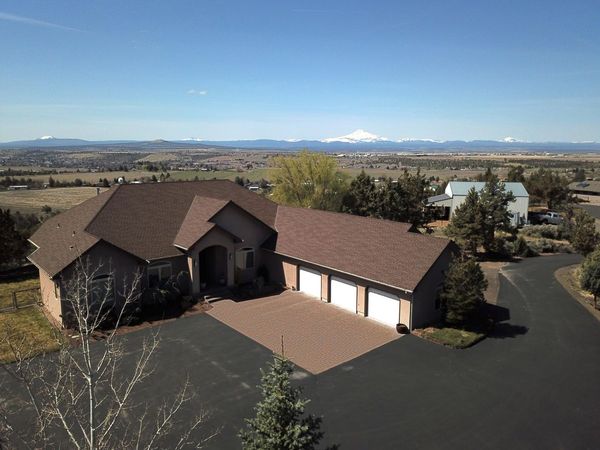 1115 SE Clark Drive, Madras, OR 97741