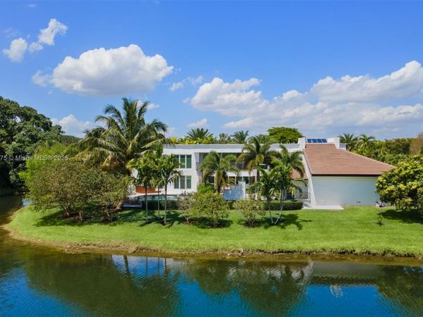 8820 SW 104th St, Miami, FL 33176