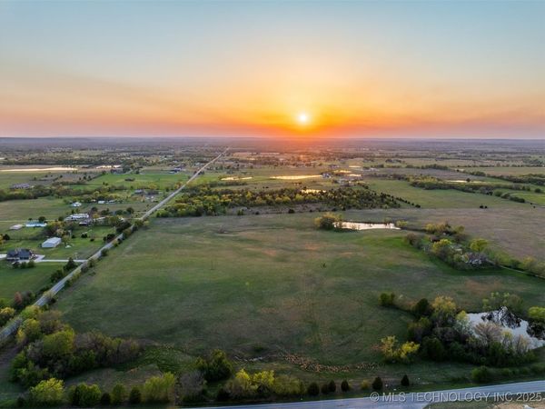 9 N Memorial Drive, Owasso, OK 74055