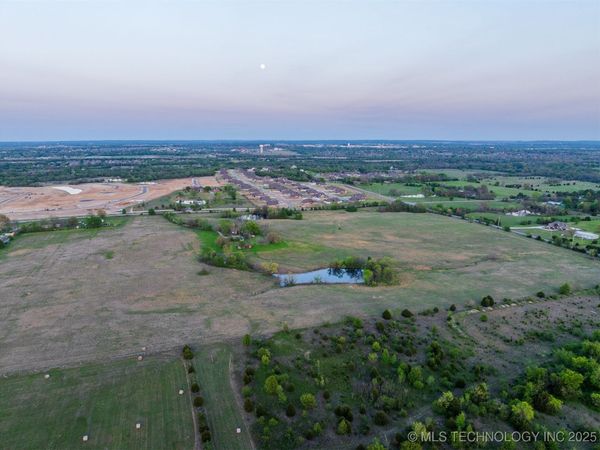 5 N Memorial Drive, Owasso, OK 74055