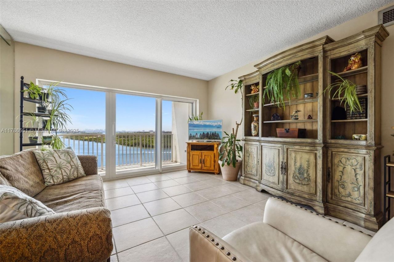 300 Bayview Dr, Unit 1214, Sunny Isles Beach, FL 33160 Photo