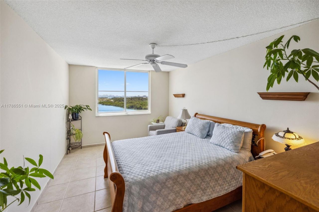 300 Bayview Dr, Unit 1214, Sunny Isles Beach, FL 33160 Photo