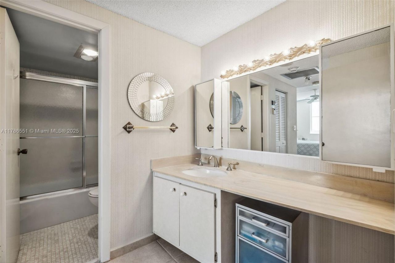 300 Bayview Dr, Unit 1214, Sunny Isles Beach, FL 33160 Photo