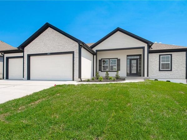 2211 Prairie Creek Drive, Kearney, MO 64060