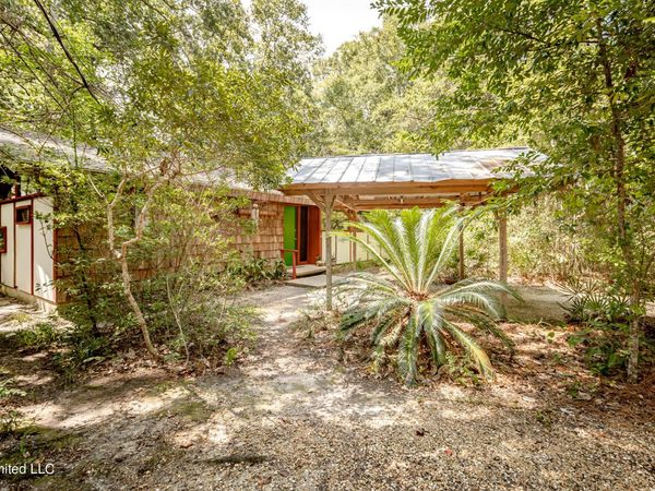 1209 Nelson Drive, Ocean Springs, MS 39564