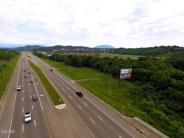 1376 Winfield Dunn Parkway, Sevierville, TN 37862