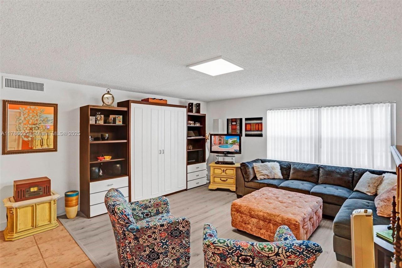 2500 NE 9th St, Unit 111, Fort Lauderdale, FL 33304 Photo