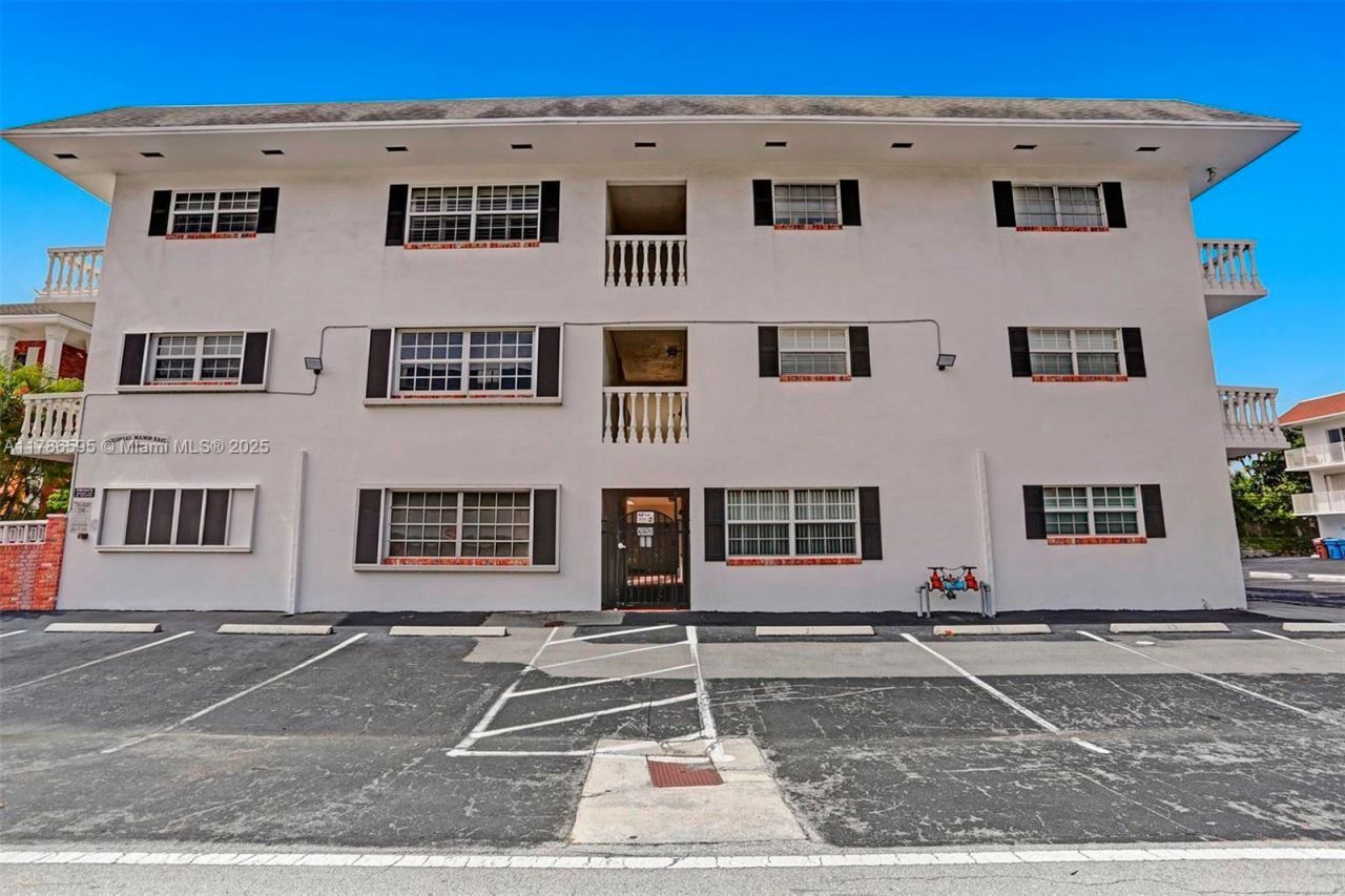 2500 NE 9th St, Unit 111, Fort Lauderdale, FL 33304 Photo