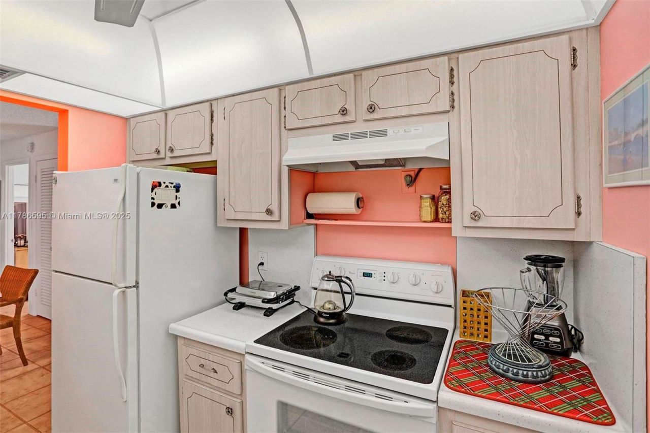 2500 NE 9th St, Unit 111, Fort Lauderdale, FL 33304 Photo