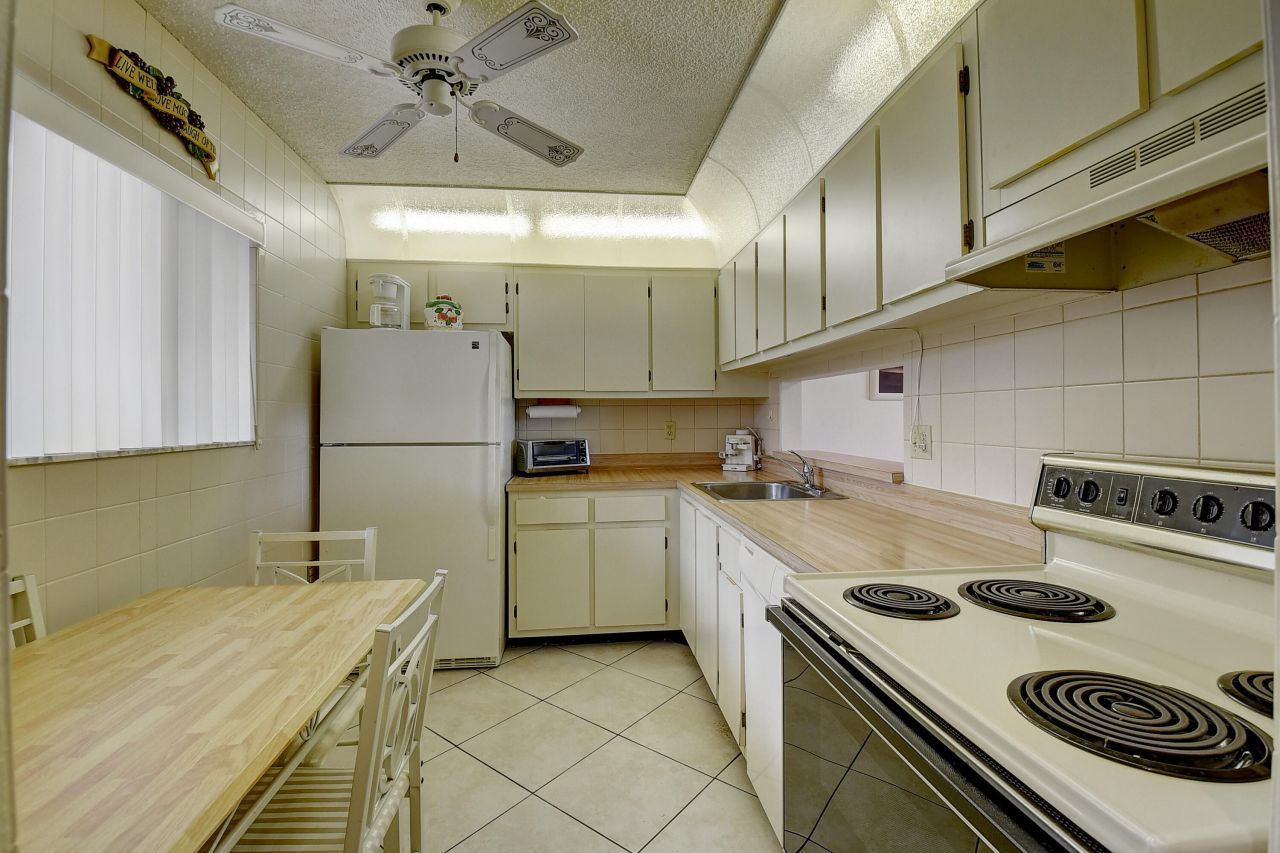 5370 Las Verdes Circle, Unit 324, Delray Beach, FL 33484 Photo