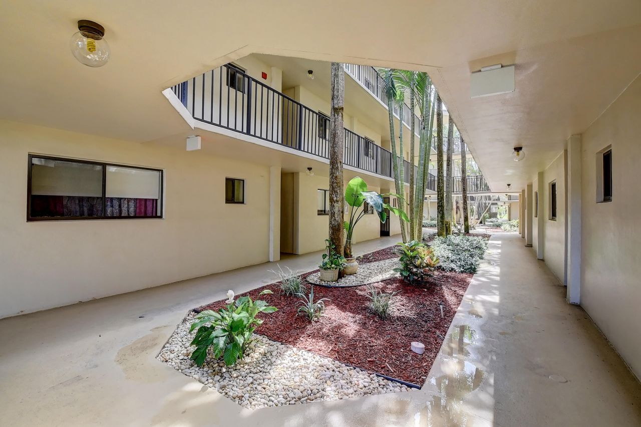 5370 Las Verdes Circle, Unit 324, Delray Beach, FL 33484 Photo