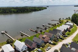 1049 Island Court photo 4