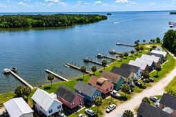 1049 Island Court photo 4