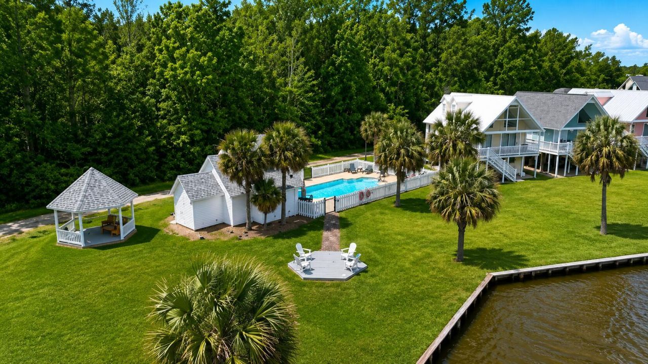 1049 Island Court Photo 4