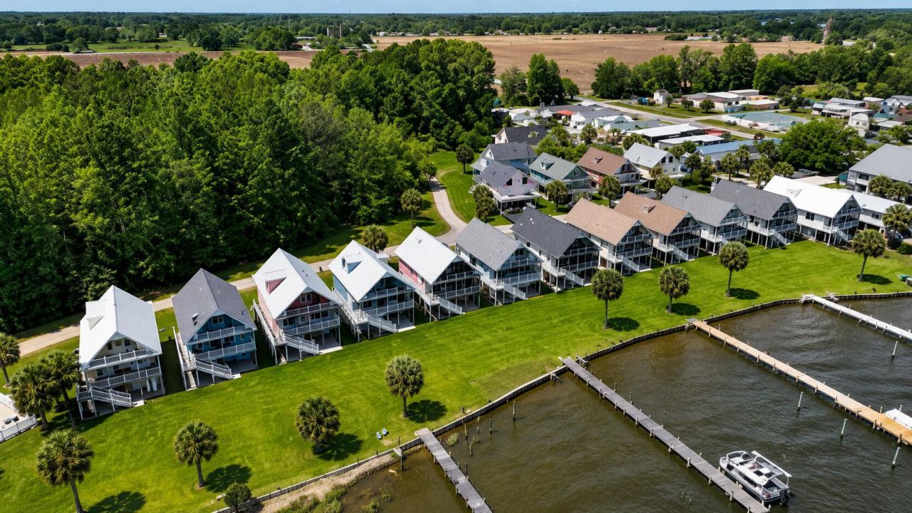 1049 Island Court Photo 5