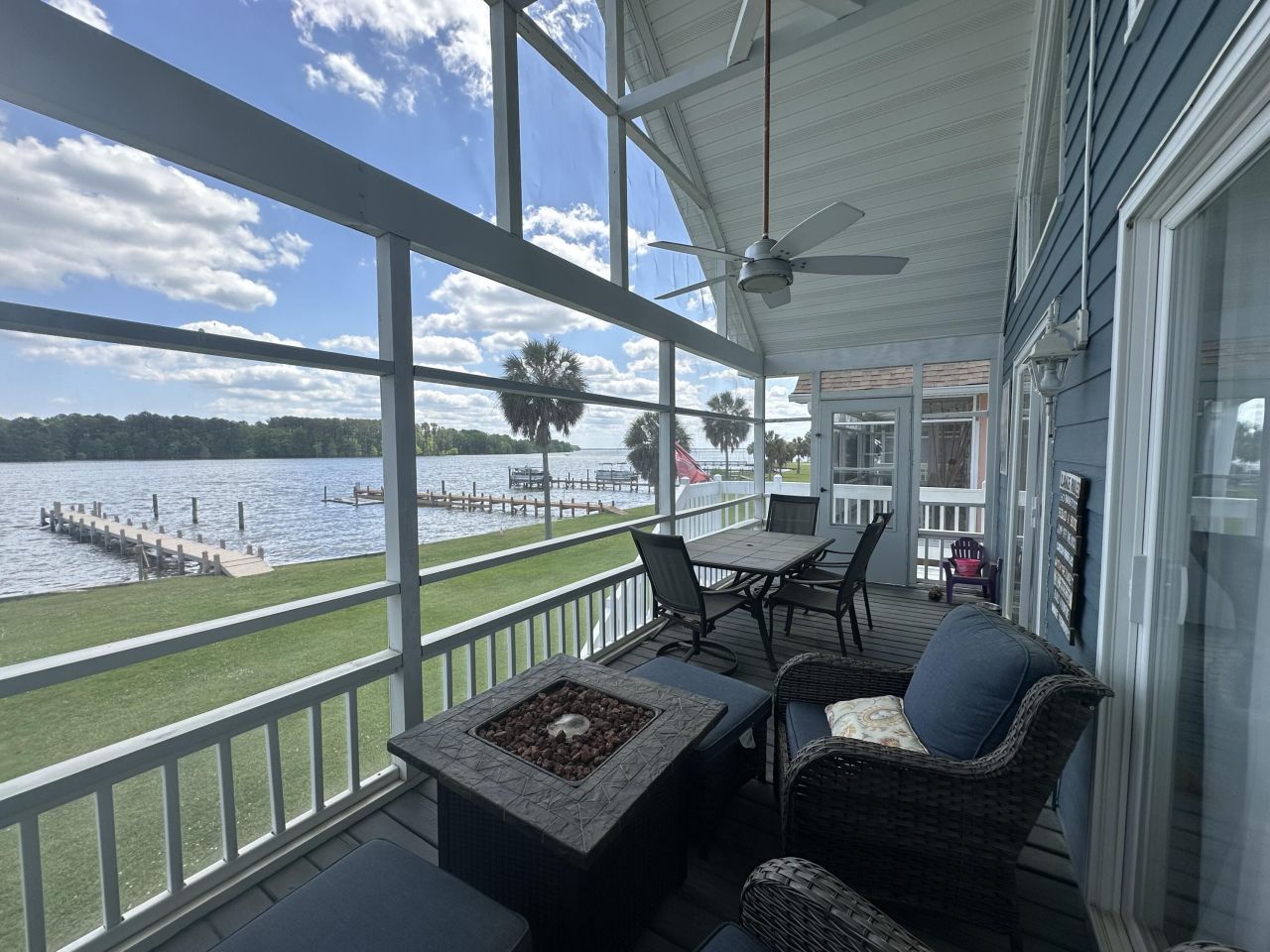 1049 Island Court Photo 9