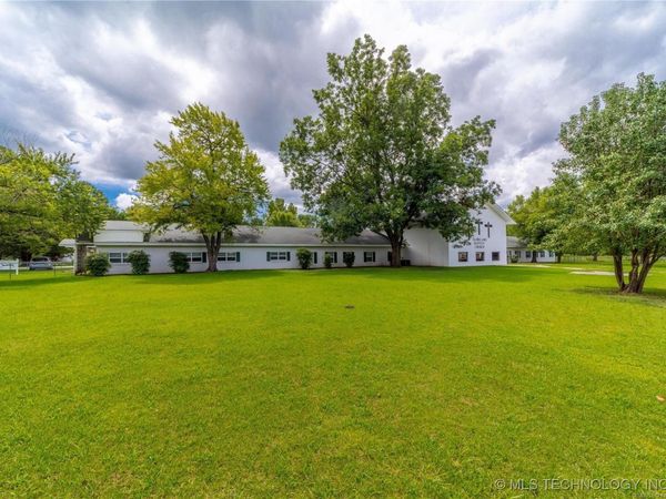 301 S 11th Street, Hartshorne, OK 74547