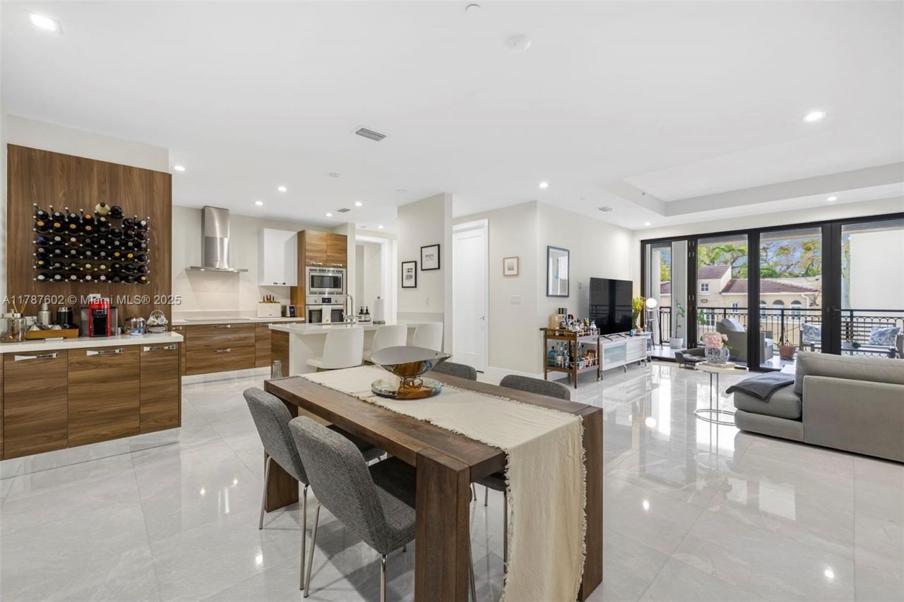 718 Valencia Ave, Unit 206, Coral Gables, FL 33134 Photo