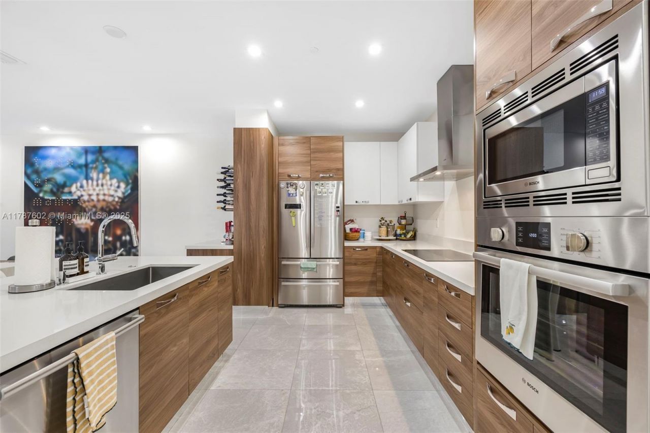 718 Valencia Ave, Unit 206, Coral Gables, FL 33134 Photo