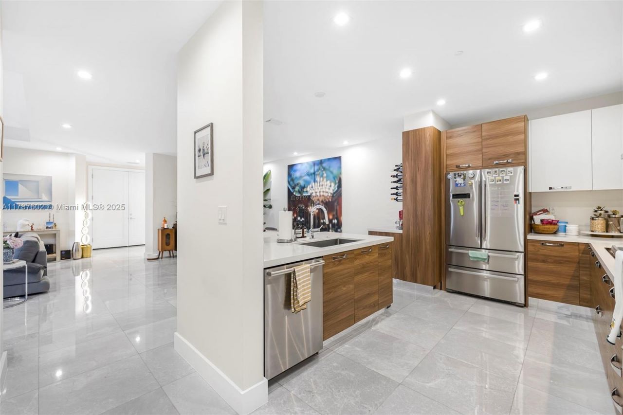 718 Valencia Ave, Unit 206, Coral Gables, FL 33134 Photo