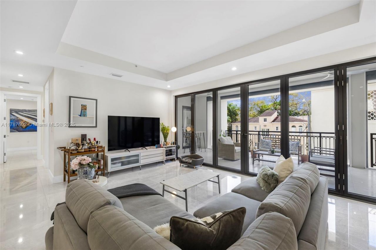 718 Valencia Ave, Unit 206, Coral Gables, FL 33134 Photo