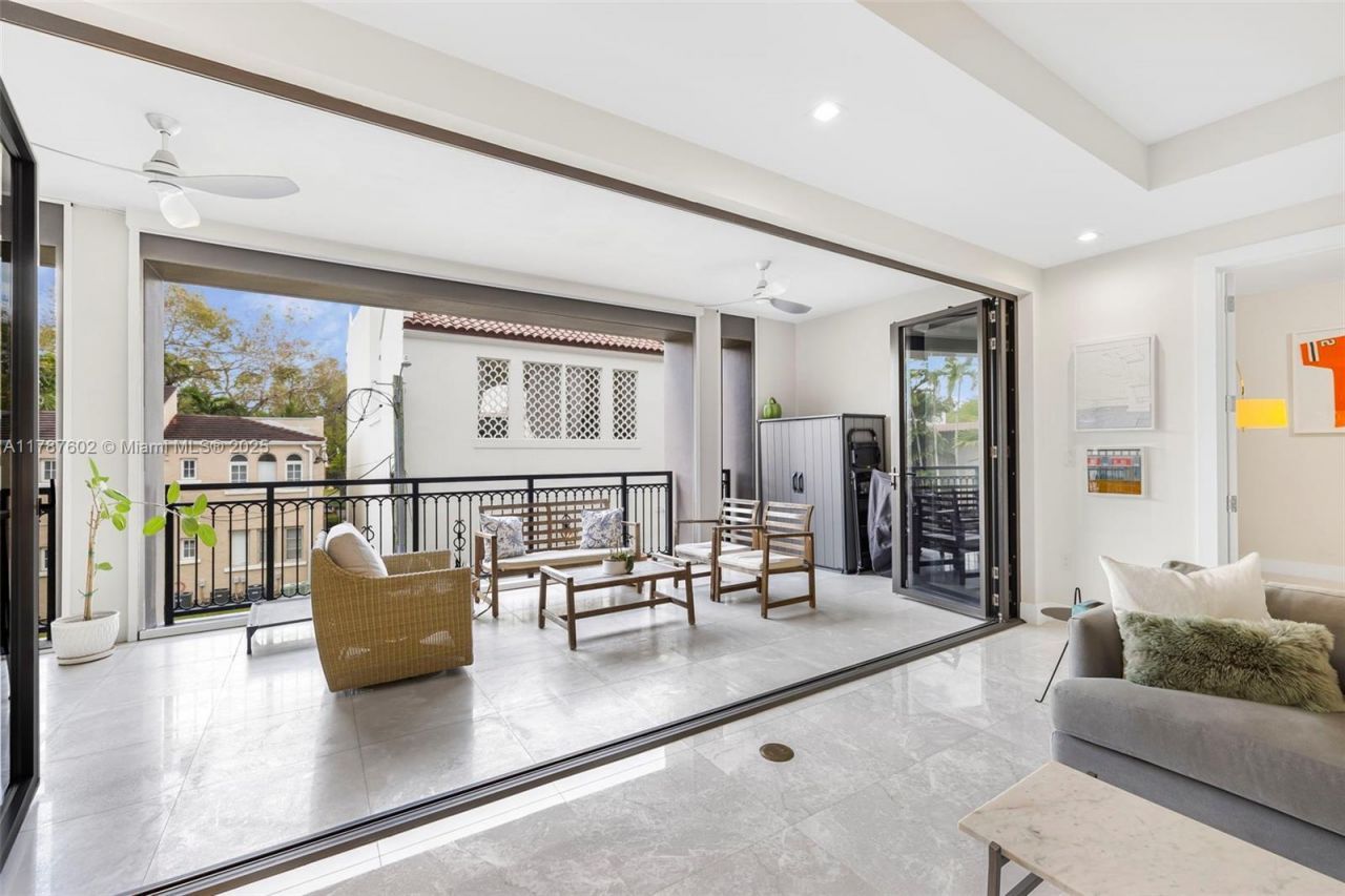 718 Valencia Ave, Unit 206, Coral Gables, FL 33134 Photo