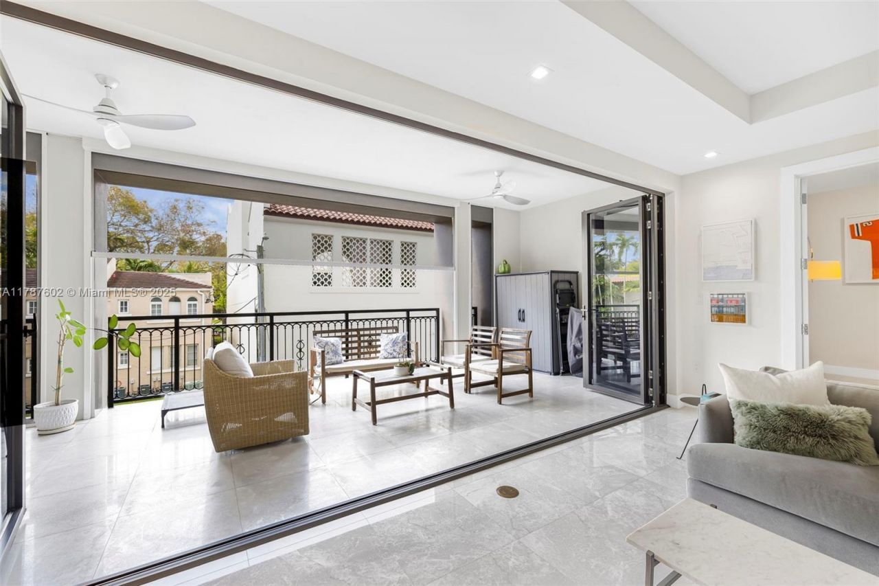 718 Valencia Ave, Unit 206, Coral Gables, FL 33134 Photo