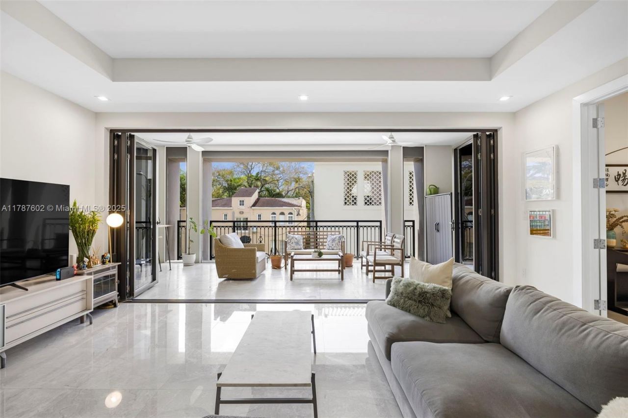 718 Valencia Ave, Unit 206, Coral Gables, FL 33134 Photo