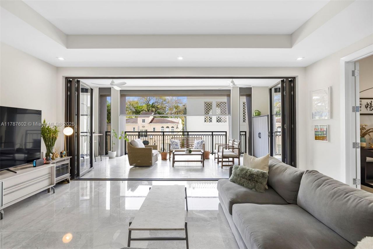 718 Valencia Ave, Unit 206, Coral Gables, FL 33134 Photo