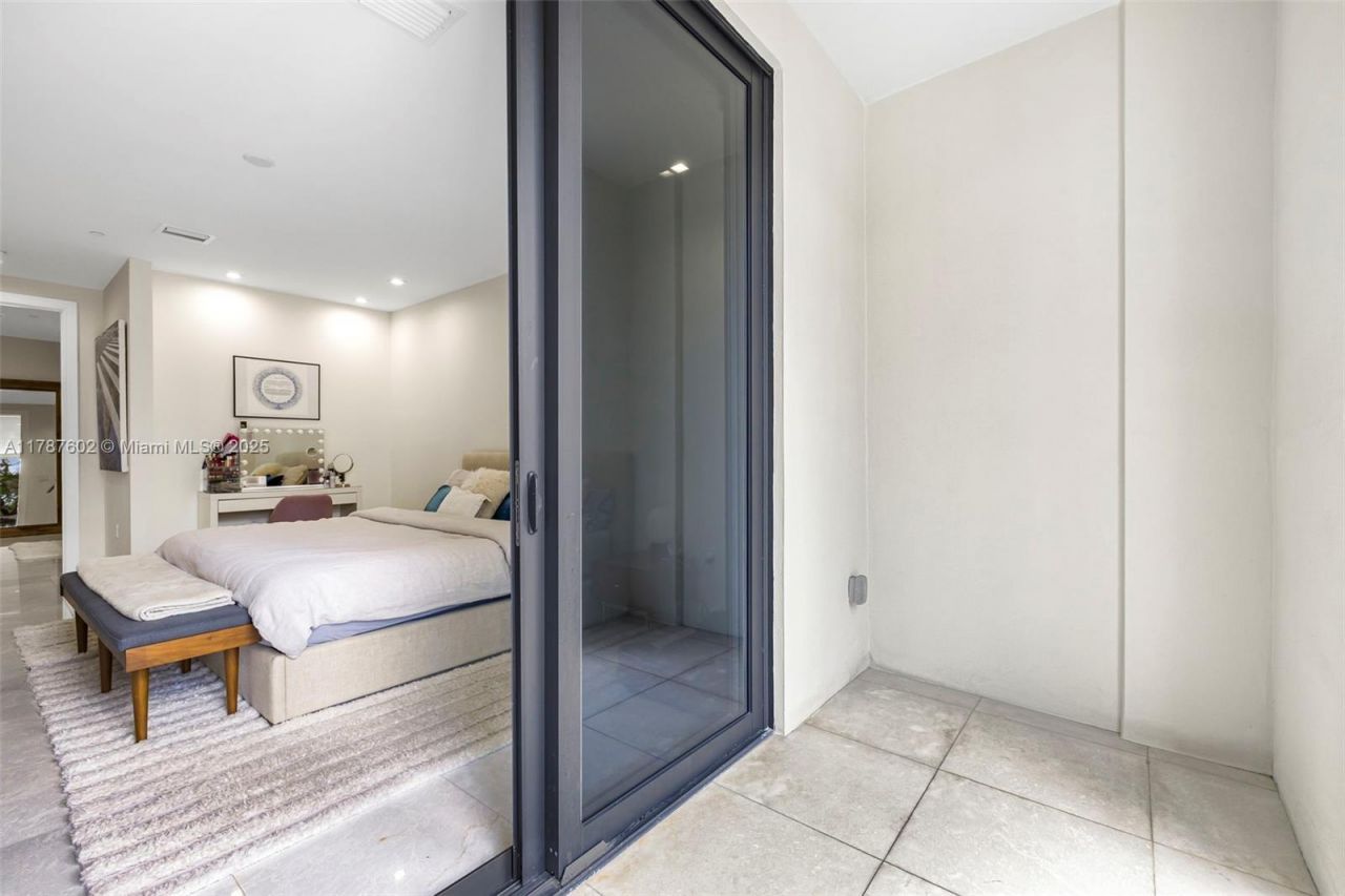 718 Valencia Ave, Unit 206, Coral Gables, FL 33134 Photo