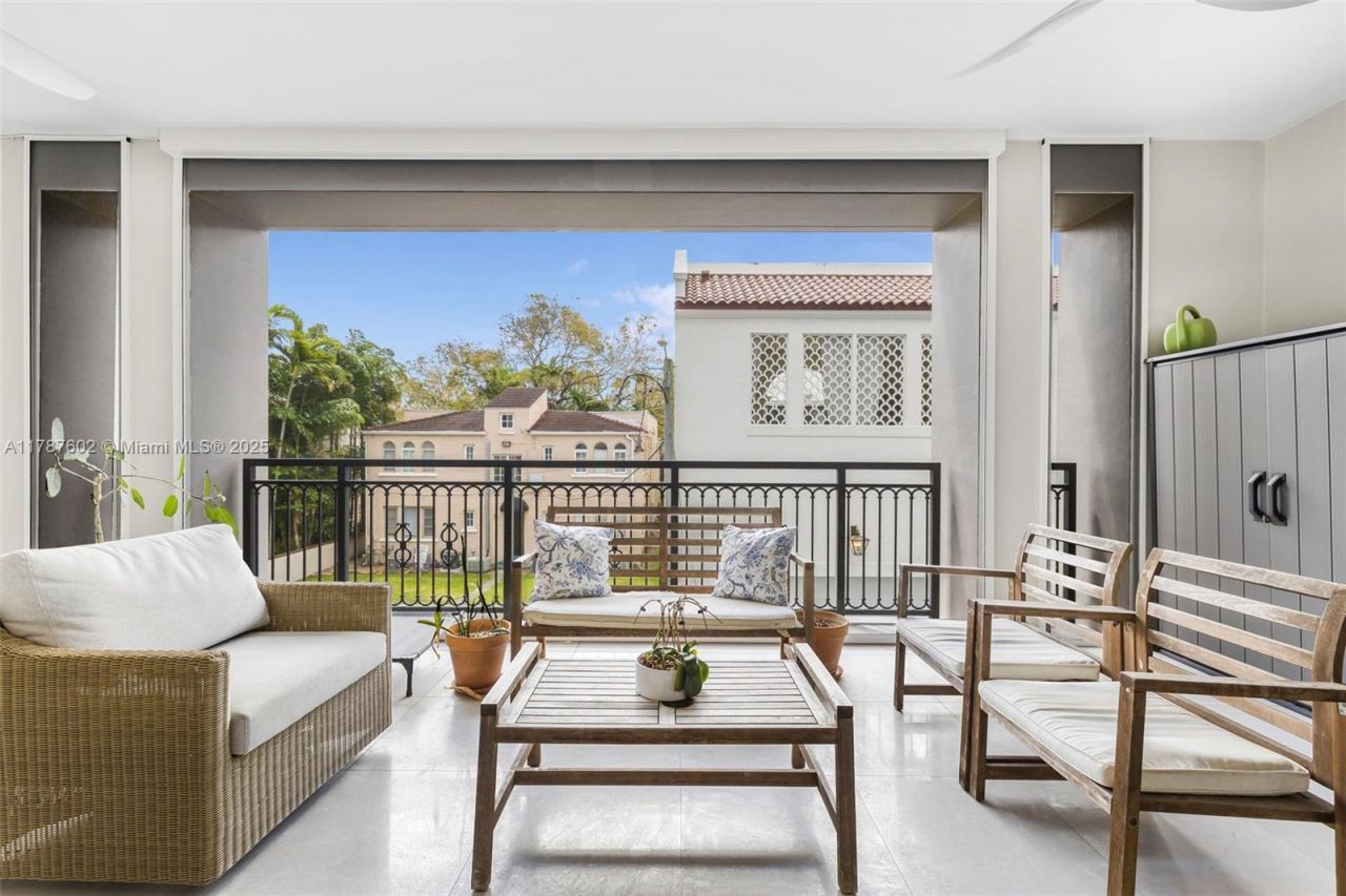 718 Valencia Ave, Unit 206, Coral Gables, FL 33134 Photo