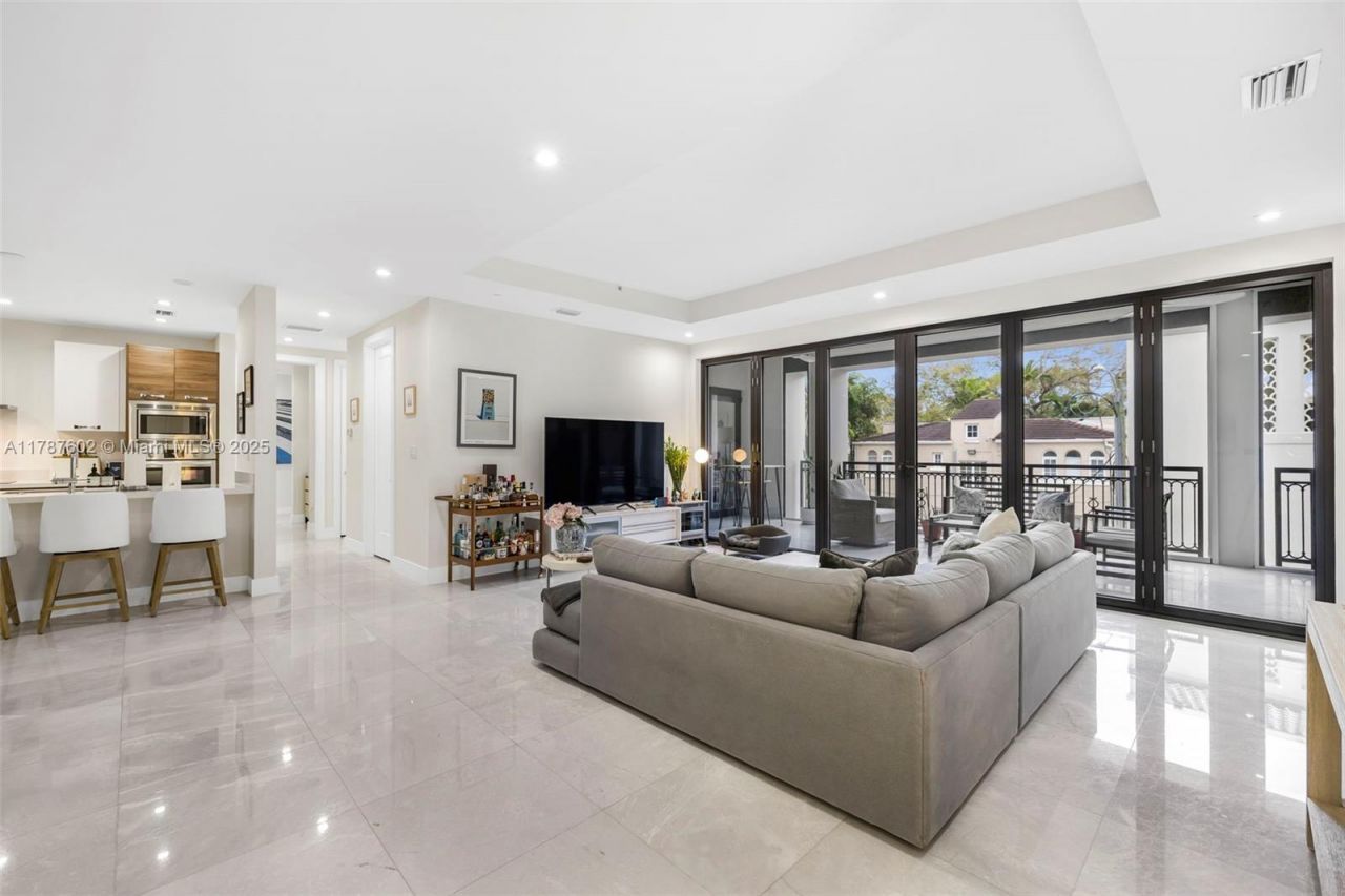 718 Valencia Ave, Unit 206, Coral Gables, FL 33134 Photo