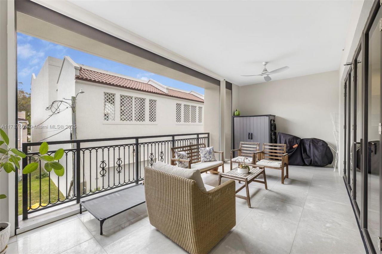 718 Valencia Ave, Unit 206, Coral Gables, FL 33134 Photo