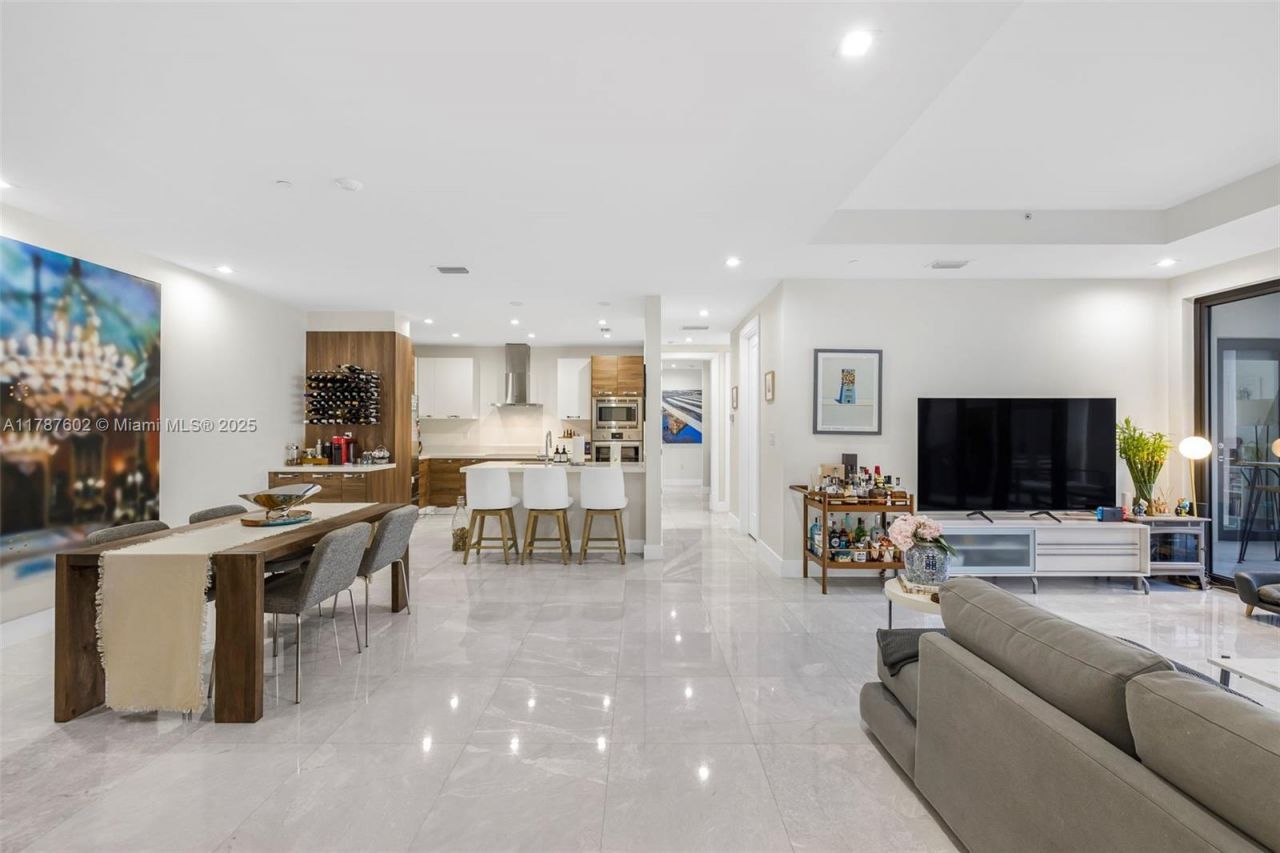 718 Valencia Ave, Unit 206, Coral Gables, FL 33134 Photo