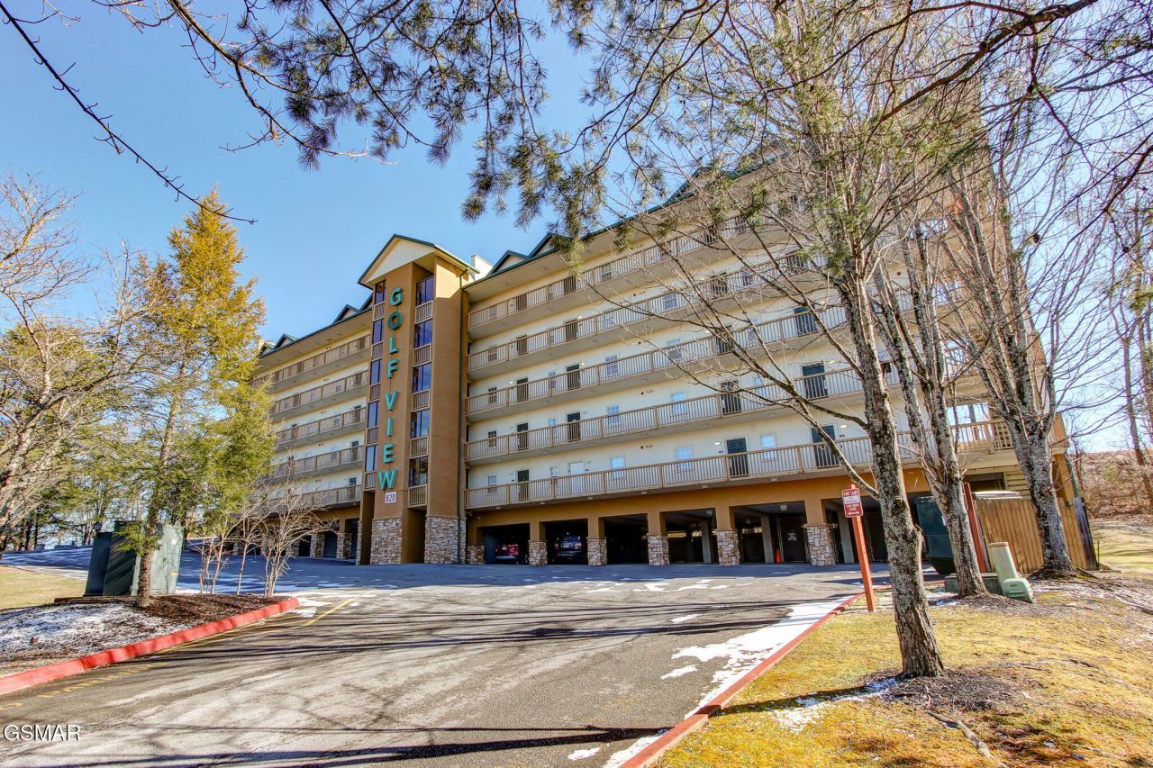 820 Golf View Boulevard, Pigeon Forge, TN 37863 Main Photo