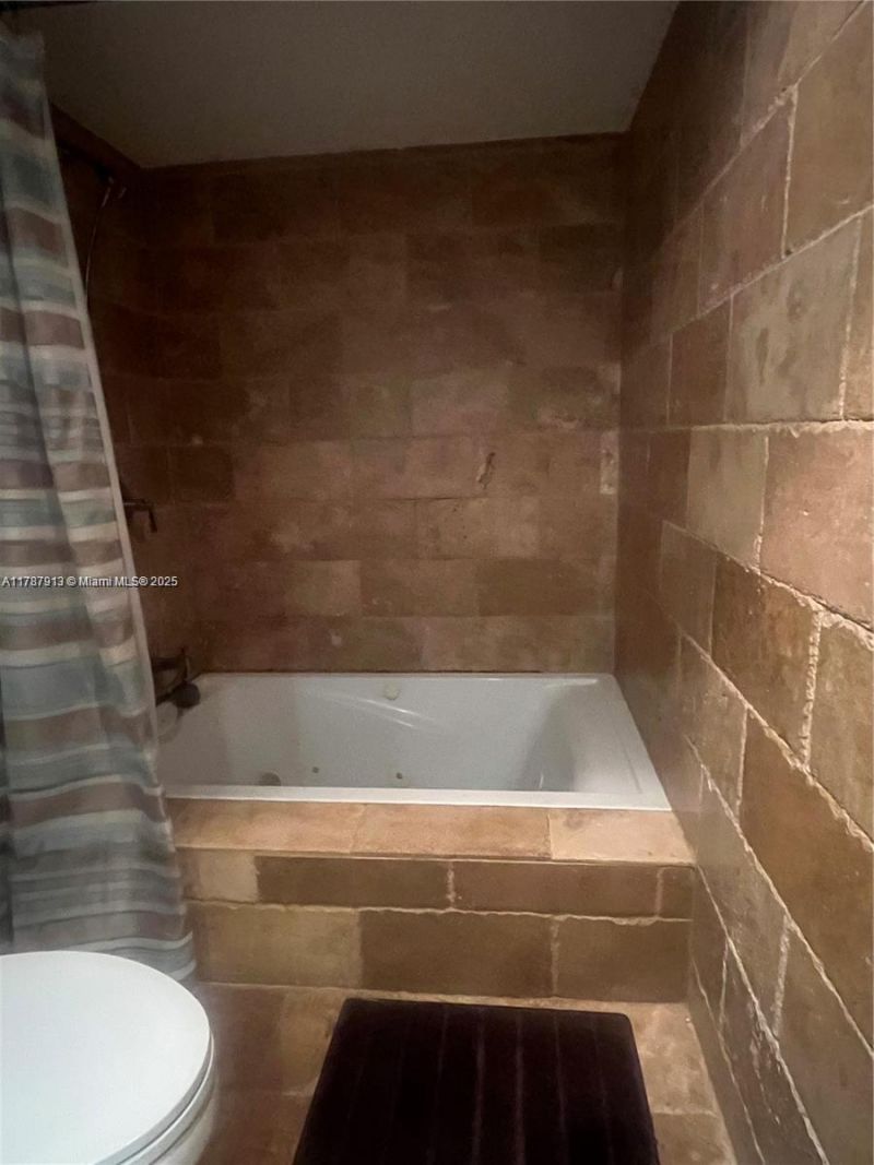 1825 S Ocean, Unit 413, Hallandale Beach, FL 33009 Photo